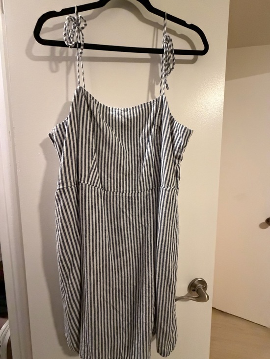 Old Navy Dresses & Skirts - Old Navy light blue/white striped dress